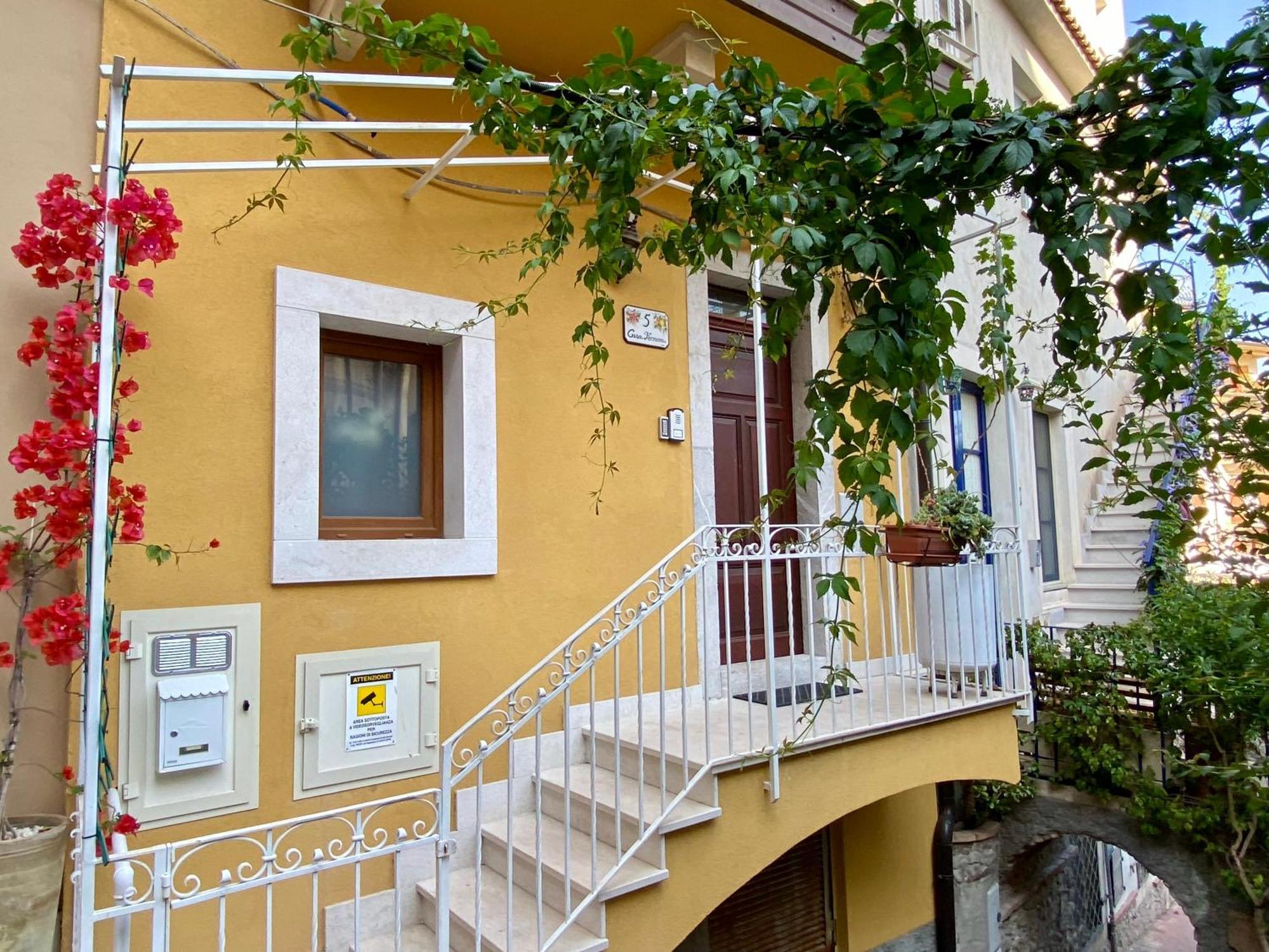 Готель Casa Ferrara Таорміна Екстер'єр фото